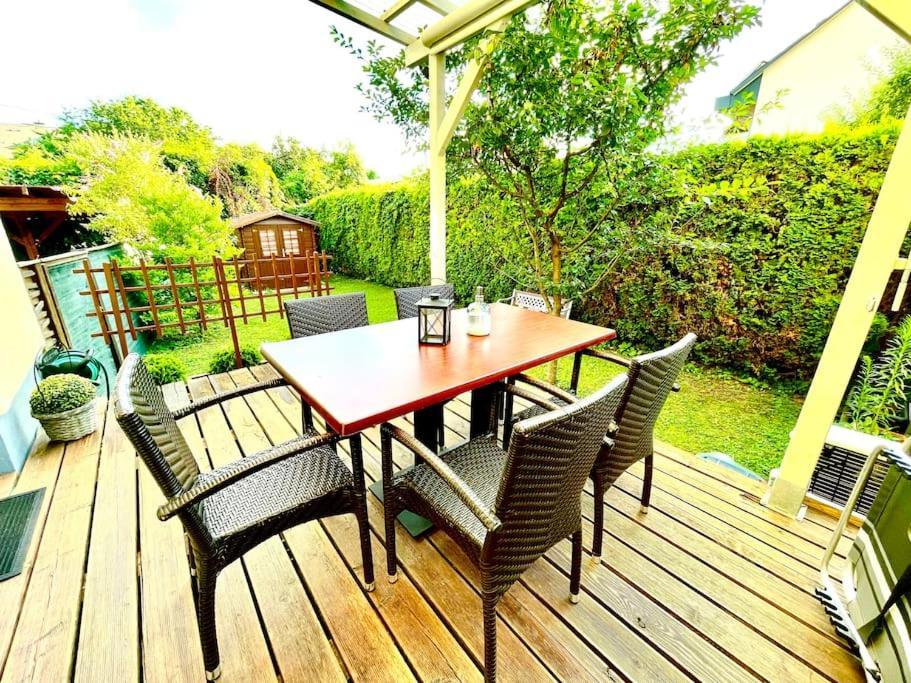 Schoene Wohnung Mit Eigenen Eingang Und Terrasse Gosseling Bagian luar foto