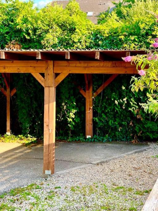 Schoene Wohnung Mit Eigenen Eingang Und Terrasse Gosseling Bagian luar foto